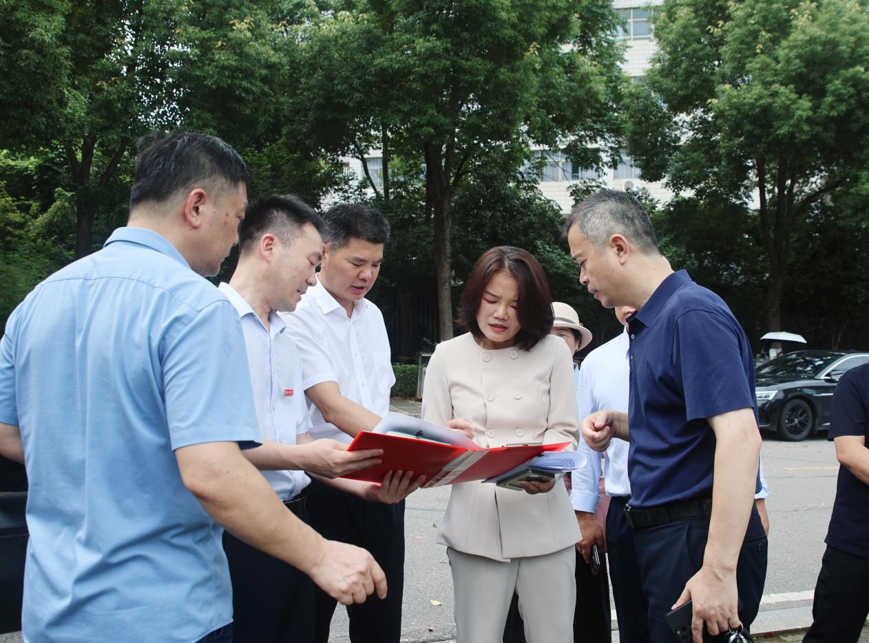 副校长张小刚参加会议